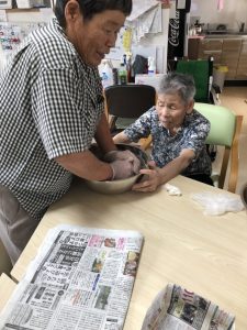 かまのふた（炭酸まんじゅう）作り